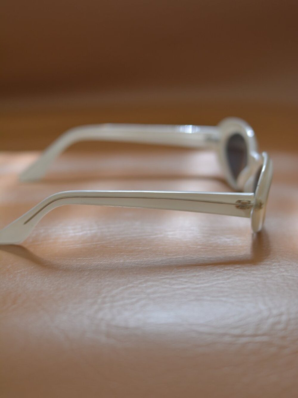 Y2K Cat Eye Sunglasses Oversized 90s Bug Eye 70mm Wide - Picture 7 of 7